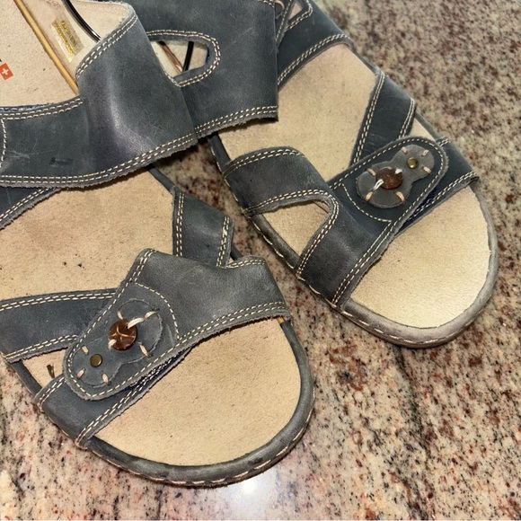 Volks Walkers Gray Comfort Sandals - Picture 9 of 9